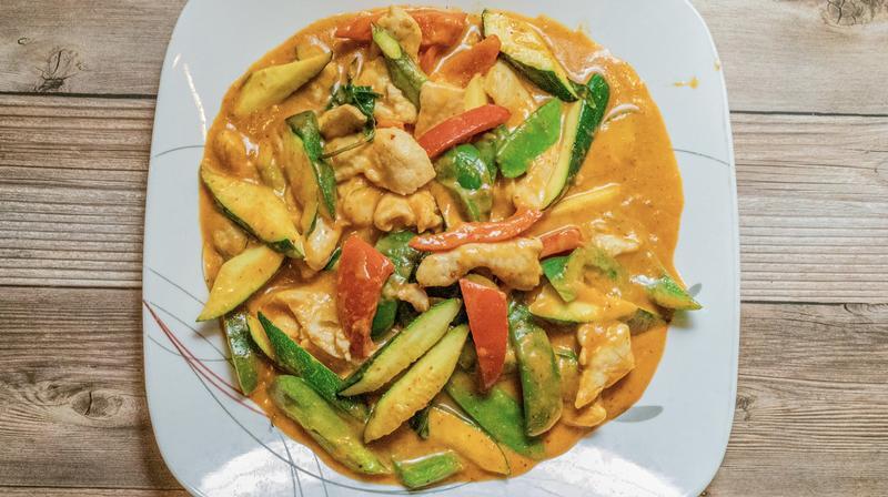 T 1. Panang Curry