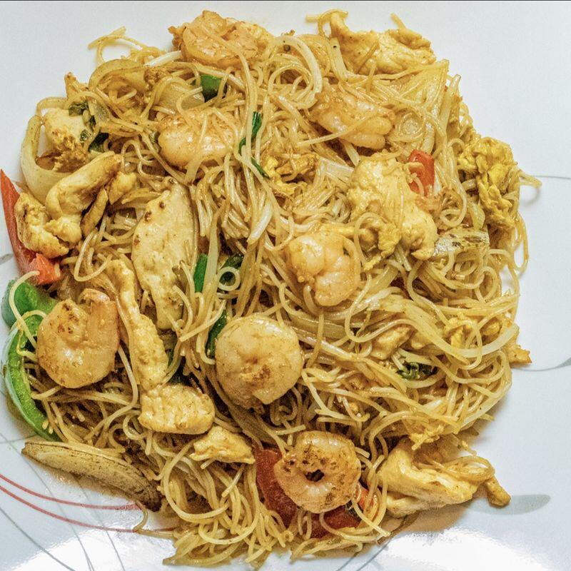 Singapore Style Stir-Fry Rice Noodle